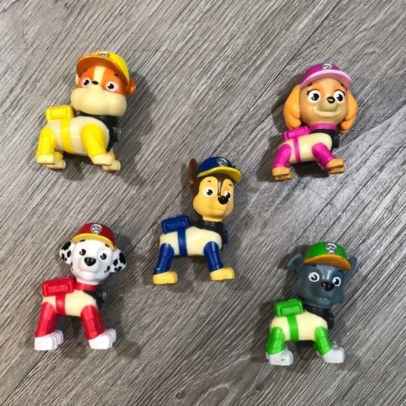 Paw Patrol Set of 5 Movable Rescue Team Figures - Picture 1 of 7
